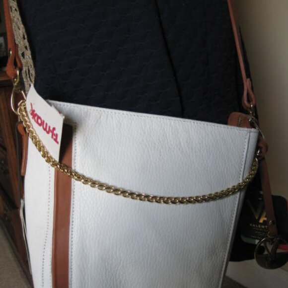 Valentina peeble white leather X-body bag w/ brown leather trim NWT Spring wear - Picture 6 of 15